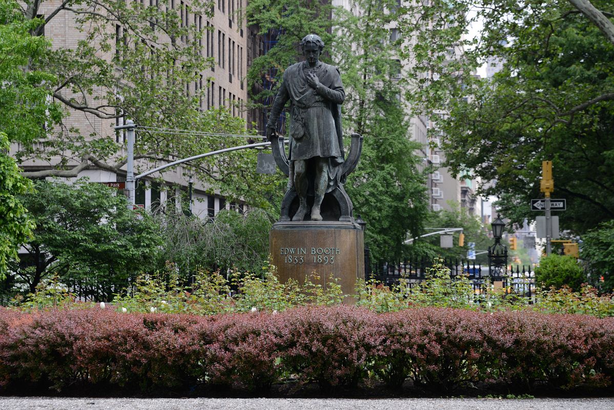 18-2 Statue Of Edwin Booth As Hamlet, by Edmond T Quinn In Gramercy Park Near Union Square Park New York City